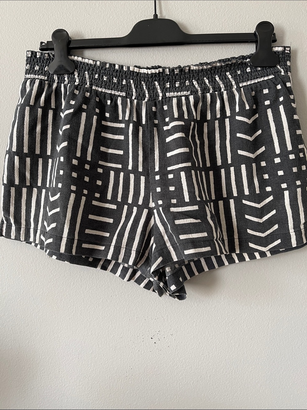 Madewell Black and White Geometric Elastic-Waist Shorts
